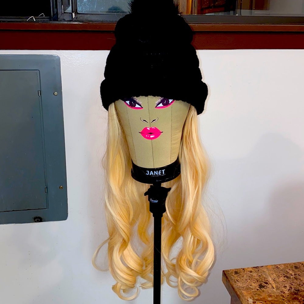 Wig (hat)